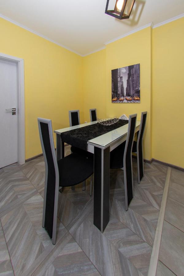 Double Room Flat In The Heart Of Students Town Sofia Exterior photo